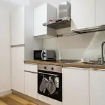 Monolocale Moderno A 2 Min Dalla Metro B דירה